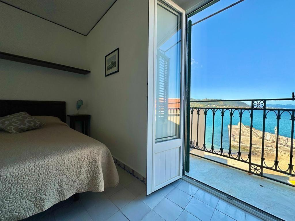 Molo Sea View Apartment Cefalù Eksteriør billede