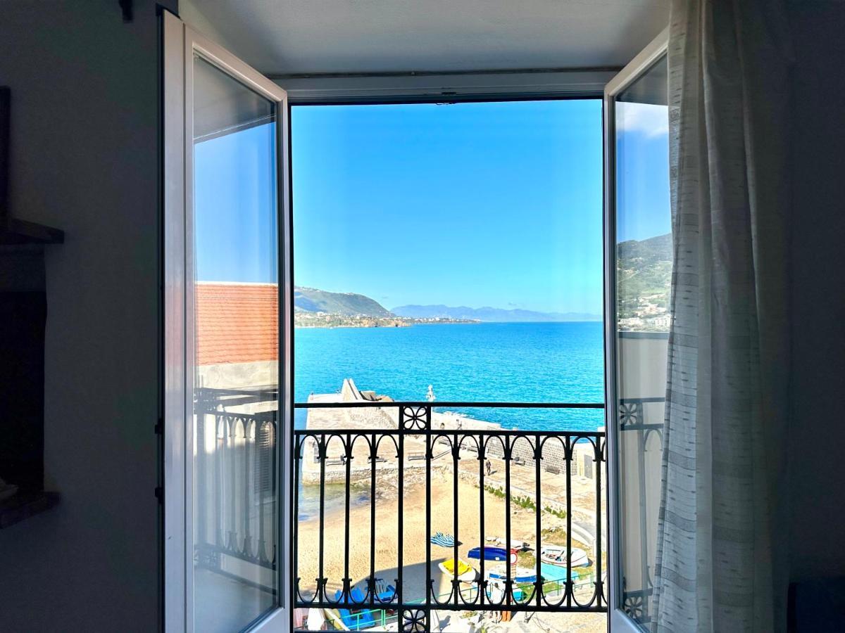 Molo Sea View Apartment Cefalù Eksteriør billede
